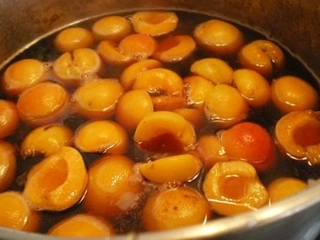 Taze Kayısı Hoşafı Nasıl Yapılır?